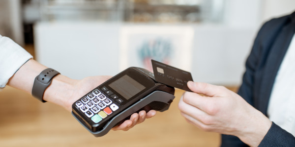Reformas Integrales de Tiendas y Locales  Comerciales Ayerbe · Instalación Electricidad, Redes y Telecomunicaciones