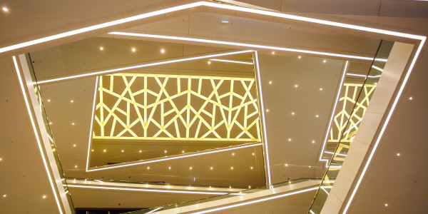 Reformas Integrales de Tiendas y Locales  Comerciales Ayerbe · Diseño e Instalación de Iluminación LED Eficiente