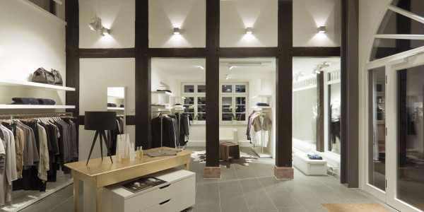 Reformas Integrales de Tiendas y Locales  Comerciales Ayerbe · Diseño y Planificación de Espacios Comerciales